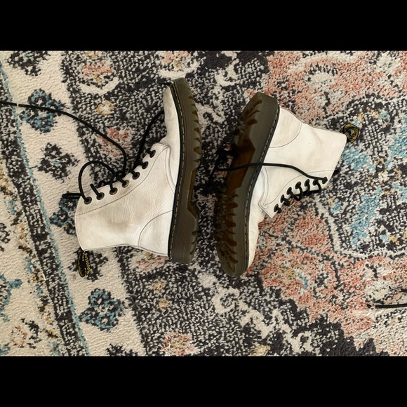 USED: DR. MARTENS BOOTS - Picture 3 of 7